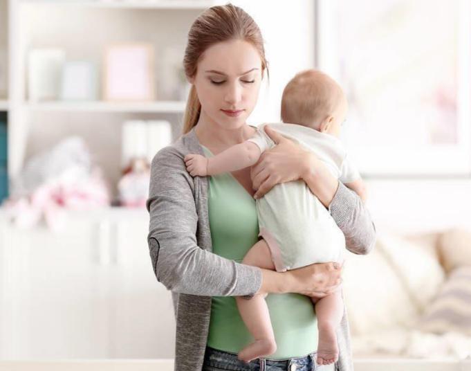 产后妈妈为什么会漏尿,为什么女性产后容易漏尿