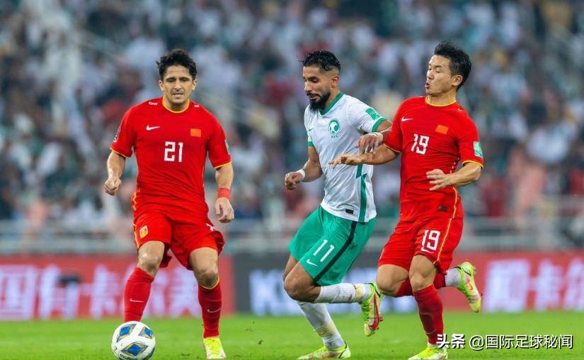 洛国富堪称国足天花板，6大数据全队第一，赛后还第一个道歉