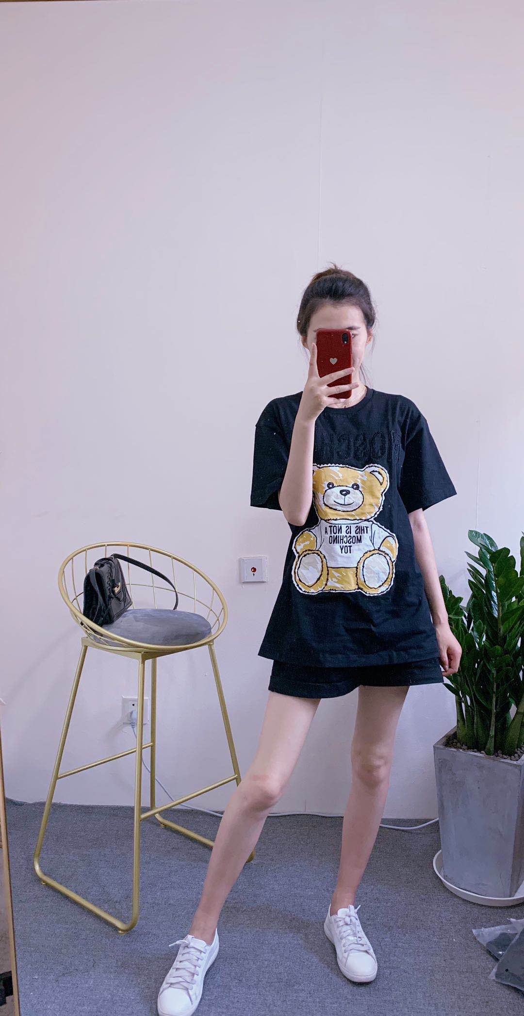 有需要买产品的朋友,有需要买衣服的朋友加微信