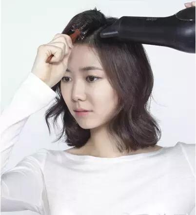 吹风机热风和冷风吹头发哪个蓬松,用吹风机快速打理有型的蓬松发型