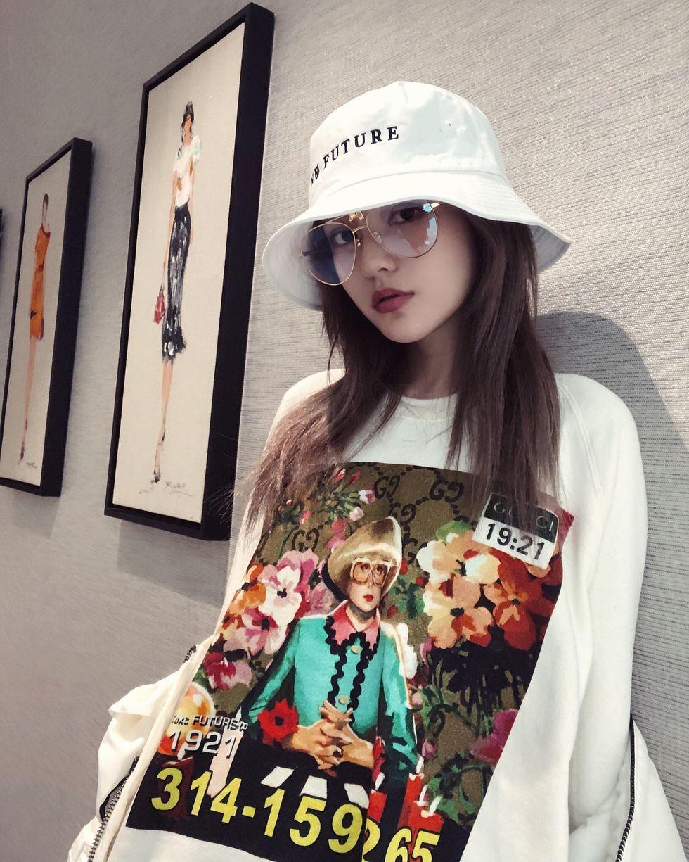 周扬青这样穿：5款时尚单品打造“酷甜系”女生，收服罗志祥