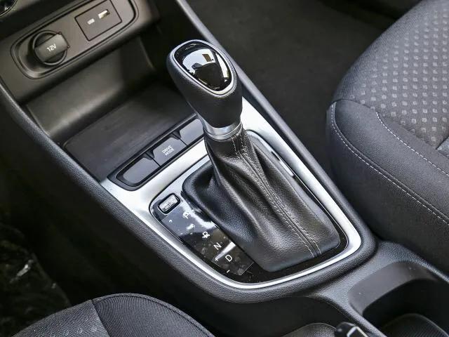 现代悦动和朗逸哪个更值得买,现代悦动1.6l和朗逸1.5l谁快