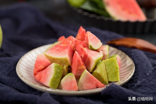 红芭乐和白芭乐哪个酸甜,芭乐白心好吃还是红心好吃