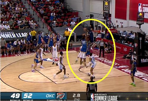 库明加篮下三连晃,库明加自抛自扣压哨