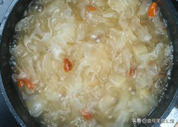 银耳雪梨羹如何快速出胶,如何做雪梨银耳羹容易出胶