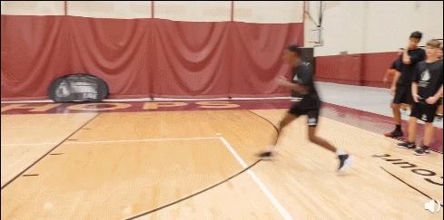 学会无球跑位篮球越打越简单,侧翼锋线如何跑位