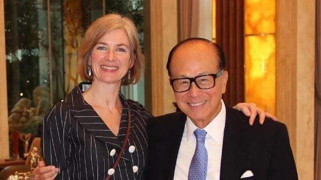 李嘉诚是如何成为首富的？新加坡总理：他低买高卖，毫无社会贡献