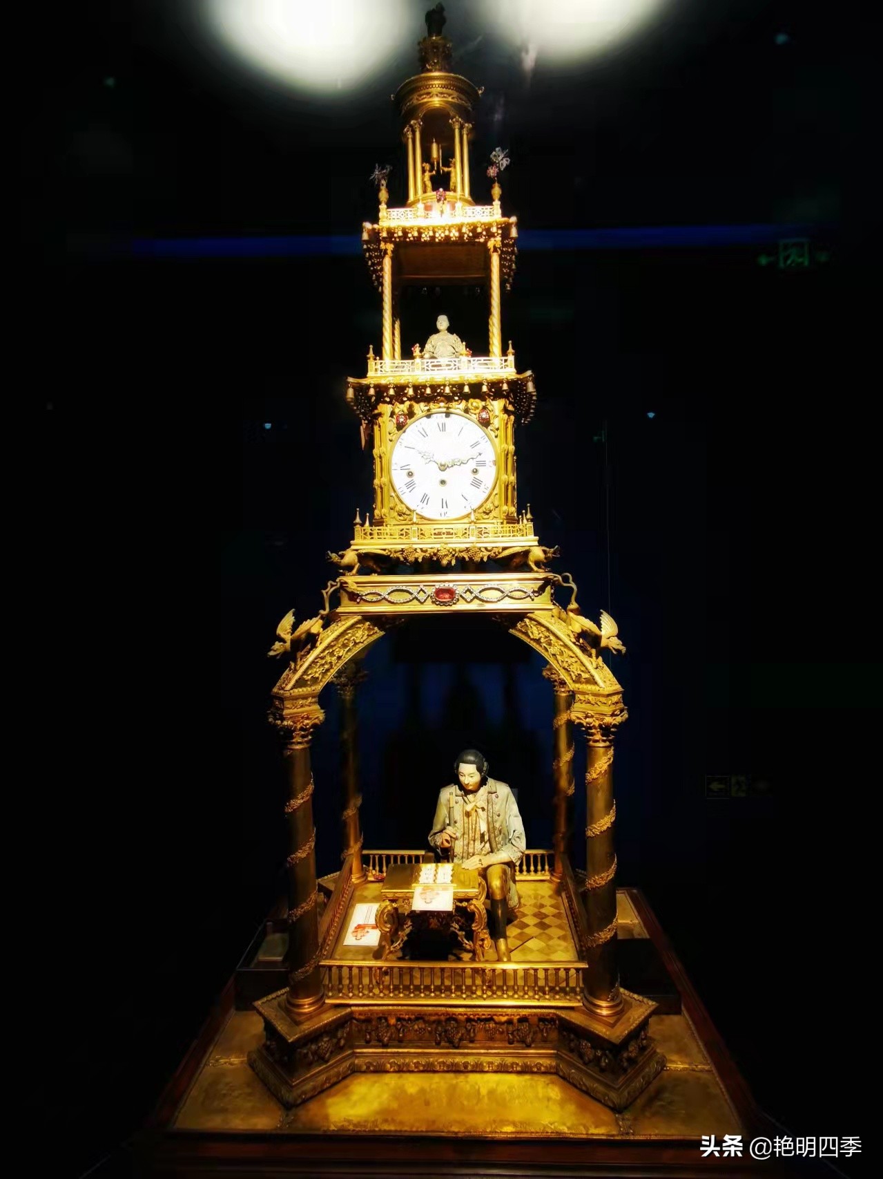 参观故宫的钟表图,展示一下故宫的各种钟表