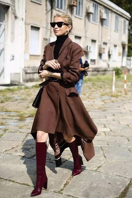 冬季靴子怎么选择不老气,米白色马丁靴子冬季怎么搭配好看