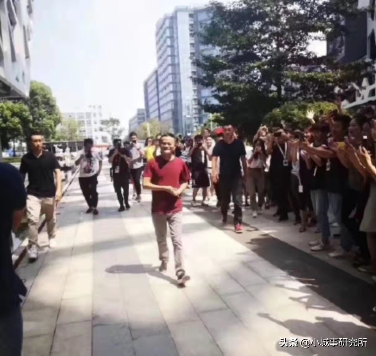 阿里巴巴马云是怎么创业的,阿里巴巴马云创业的艰辛