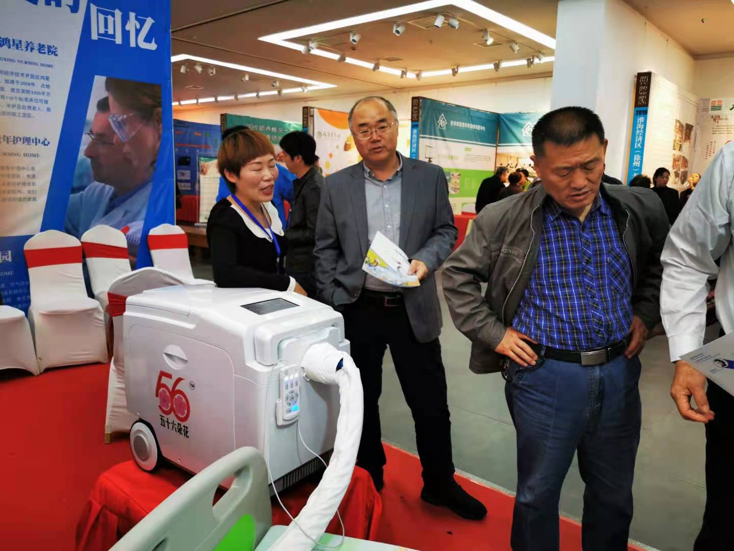 久病床前有孝子！自动完成清洗、大小便护理，智能护理仪亮相江苏