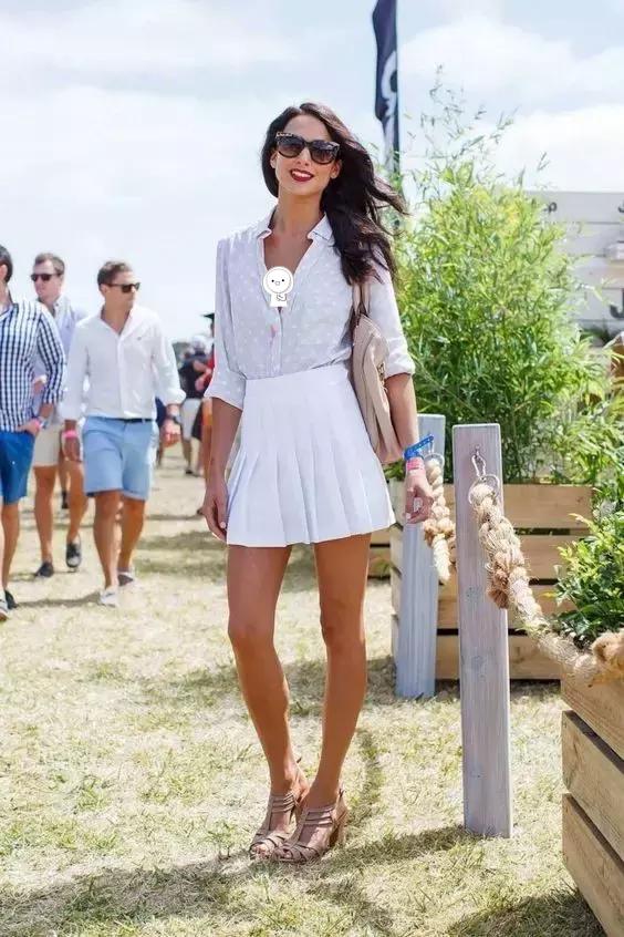 一条一年四季都能穿的万能百褶裙 (早春穿上这件百褶裙又仙又时髦)