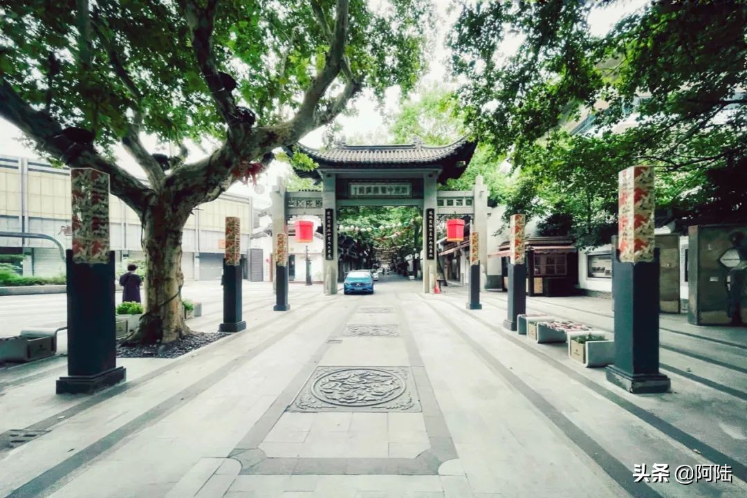 杭州老街丝绸步行街,杭州卖丝绸一条街在什么地方