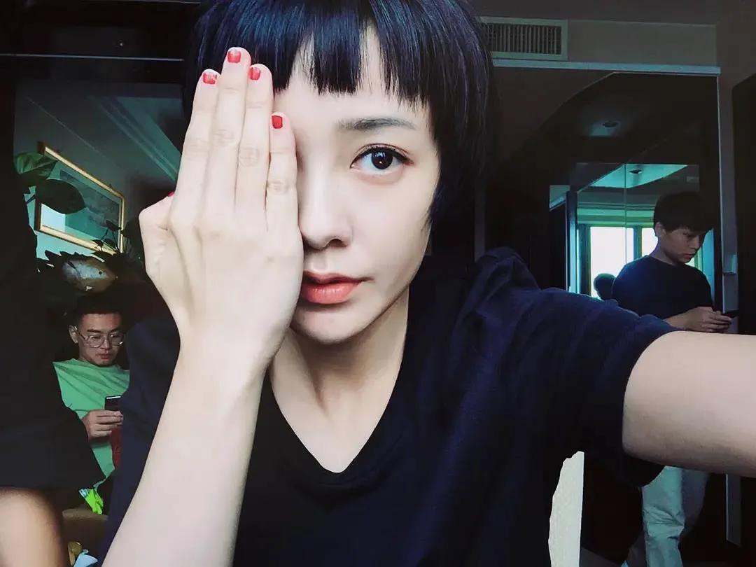 郭采洁和老头买钻戒,郭采洁有没有十克拉戒指