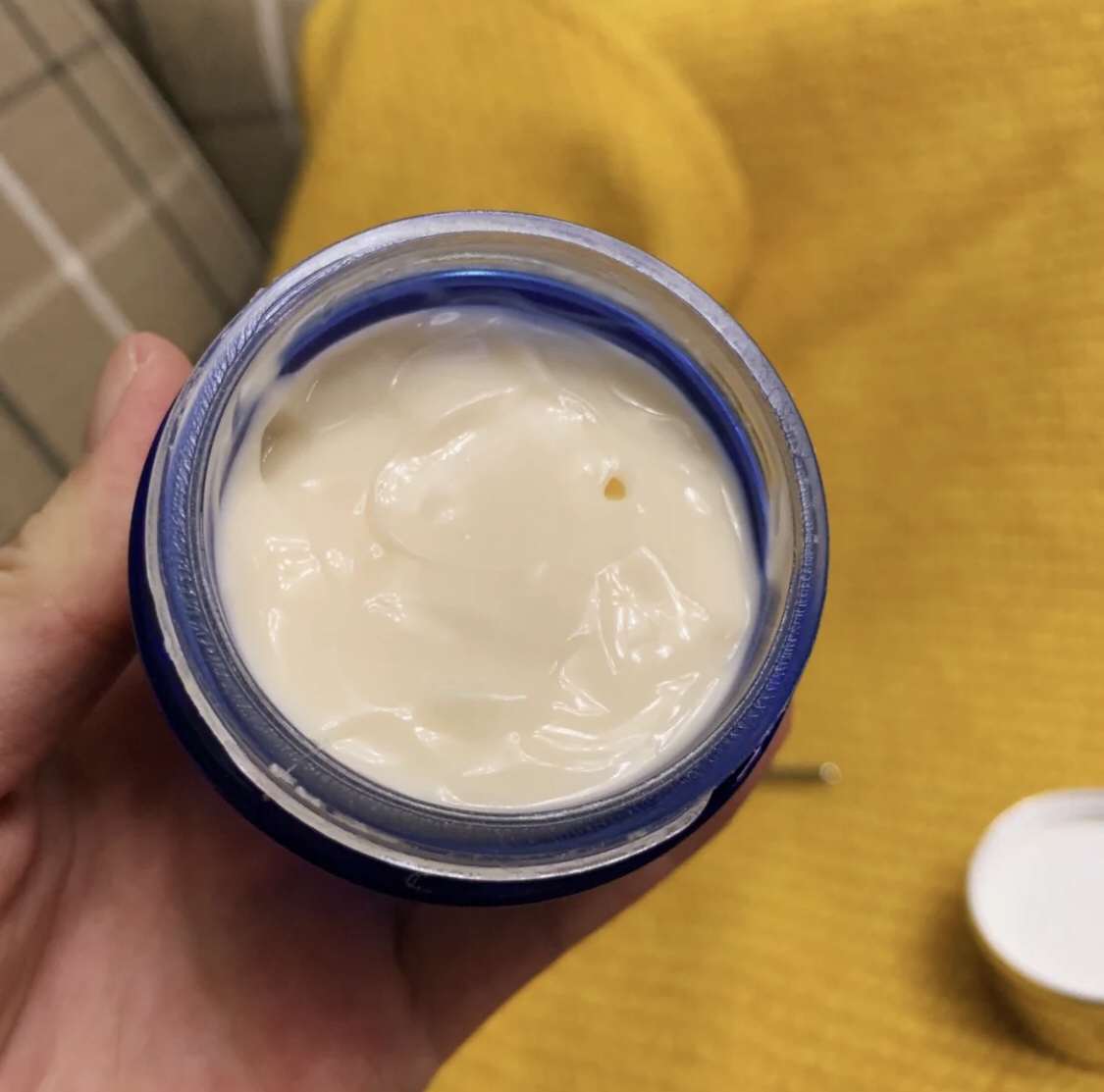 熬最晚的夜用最好的化妆品,熬最晚的夜用最贵的护肤品表情