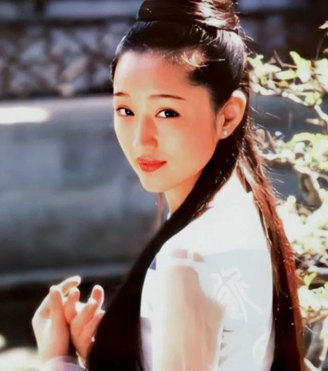 48岁杨钰莹私下穿搭,杨钰莹47岁穿衣搭配