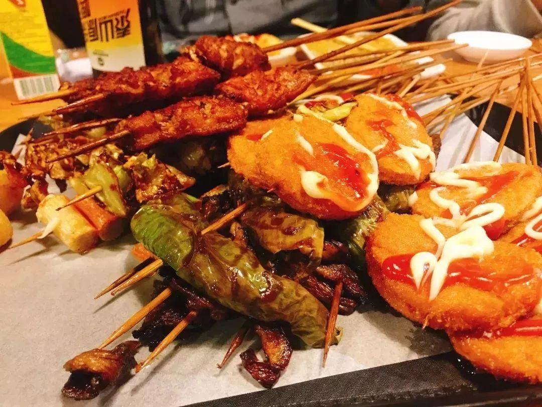 国外路边摊卖炸串,在国外摆摊卖炸串