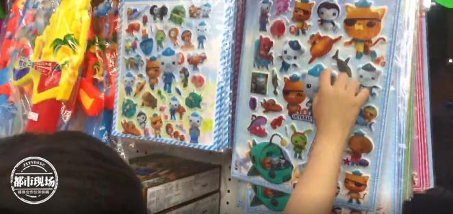 一岁女童玩玩具,1岁女孩玩玩具