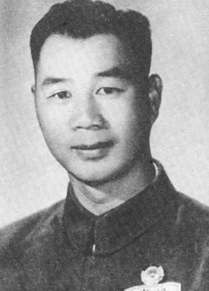 87年八旬老人到全国政协，点名要见杨副主席，杨成武：他还健在？