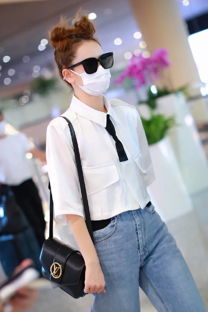 戚薇最近发型适合什么脸型,戚薇双丸子头发型