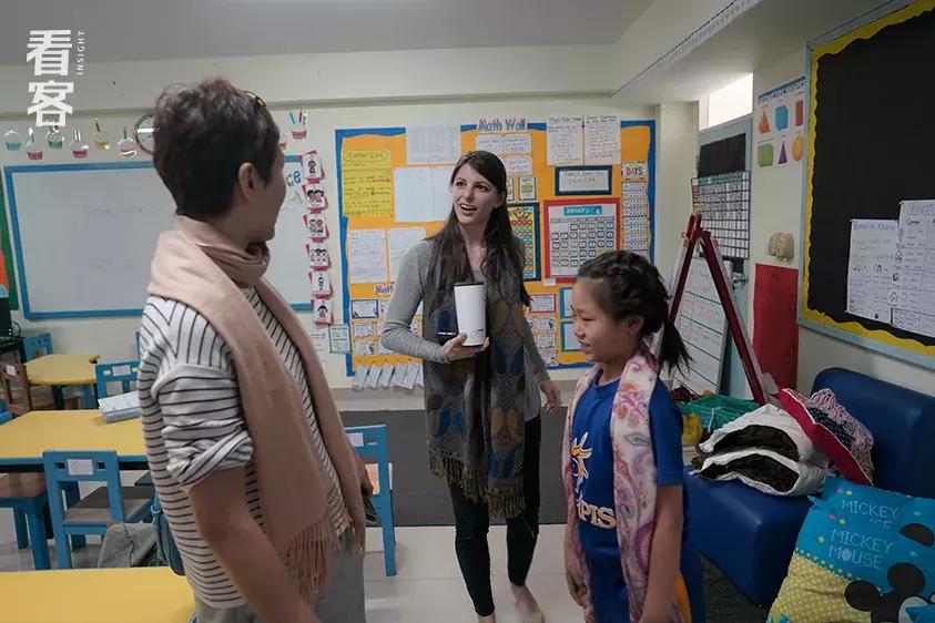 为了娃上学搬到城里,为了孩子全家去泰国读书