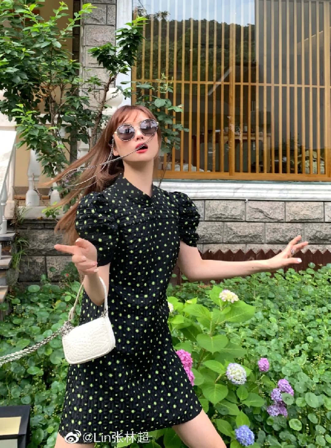 满大街都是浓浓的过节气息,满大街都是国风的衣服