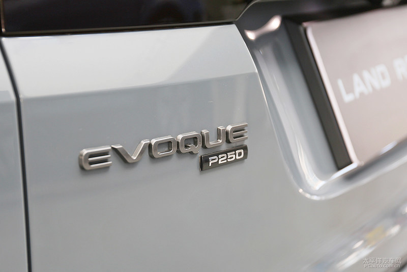 路虎揽胜极光对比同级别bba质量,路虎揽胜极光新一代测评视频