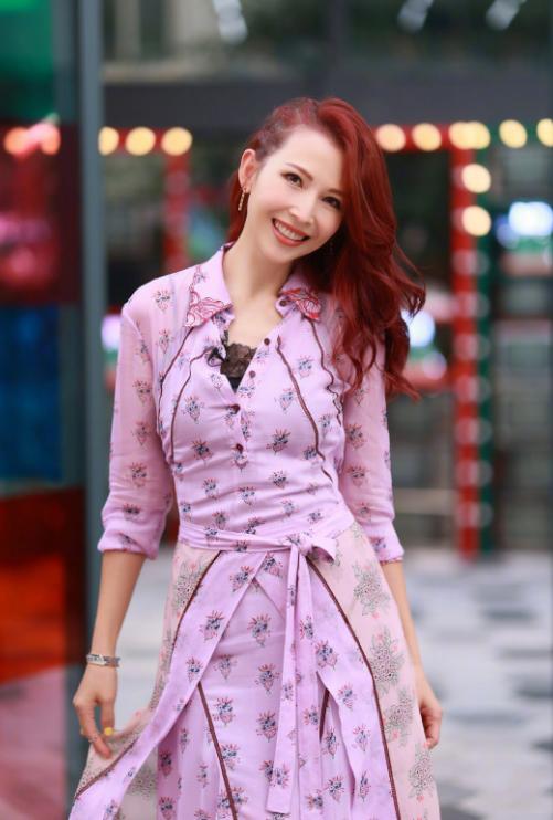 蔡少芬新发色,蔡少芬穿搭黑白