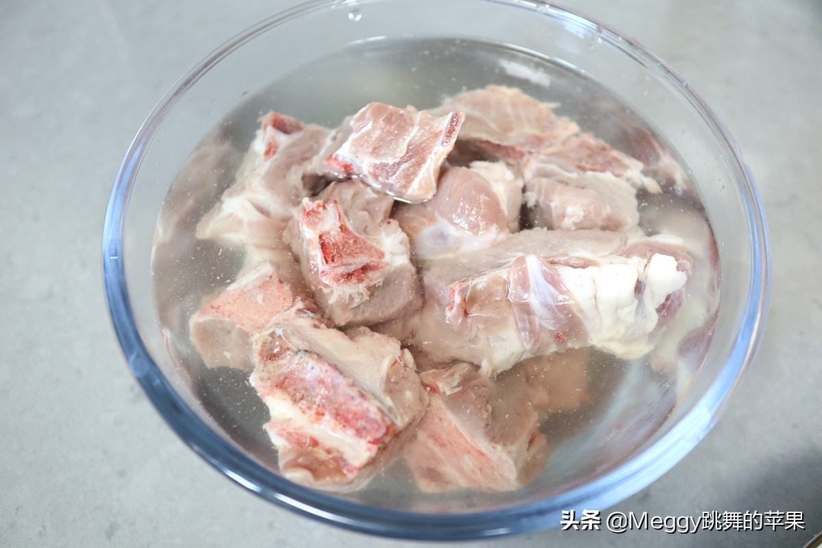 降温了，用15分钟炖锅骨肉相连，比排骨实惠，比棒骨香，全家解馋