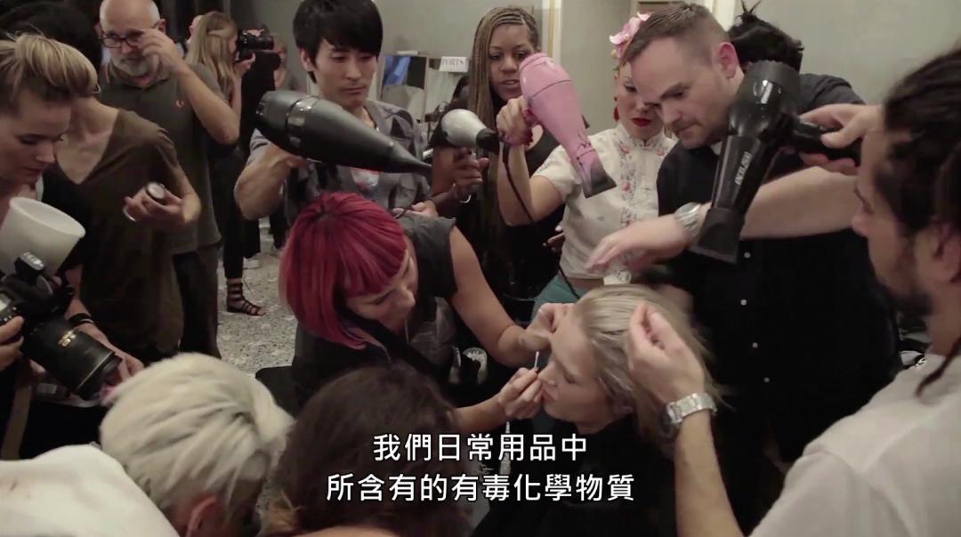 吓人化妆品原来这么危险,乱用护肤品的恐怖片
