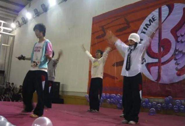 当浪潮退去后真相,当浪潮退去才知道谁在裸泳曼联