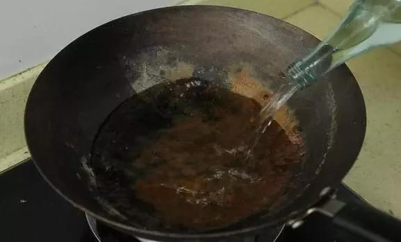 新锅去除铁锅锈的最佳方法,很久没用的铁锅怎么除锈