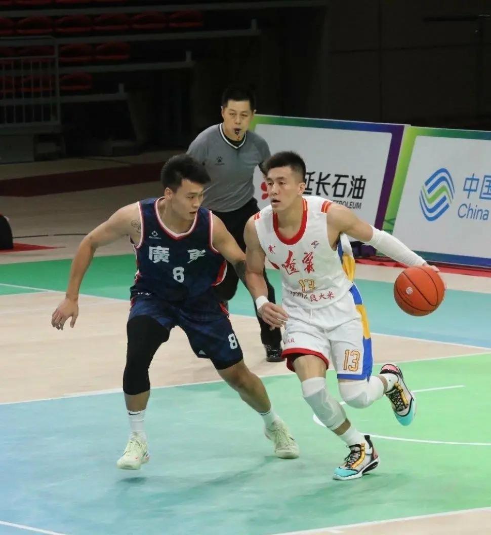 阿迪达斯签约胡明轩了吗,胡明轩代言阿迪事件