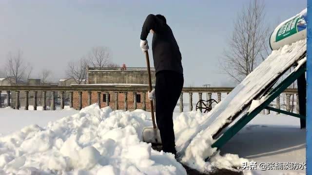 屋顶积雪达到什么程度必须清除,南方屋顶积雪最好的清理办法