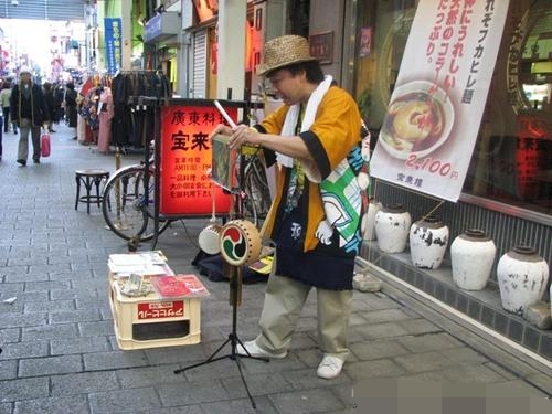 日本穷人一个月能挣多少钱,在日本收入多少钱算穷人呢