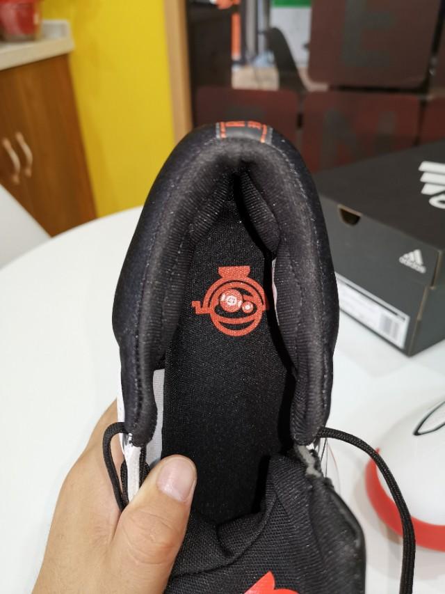 罗斯10玫瑰10年配色,玫瑰10年篮球鞋