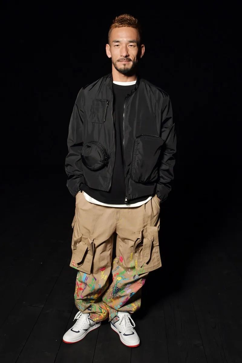 175cm的中田英寿，亮相时装周穿成165cm，但气场很强大