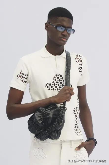 鍜枃鍤煎瓧琛ｆ湇,鍜枃鍤煎瓧2004