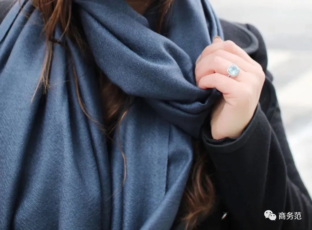 高端羊绒围巾温暖时尚又百搭,冬天必备的羊绒围巾