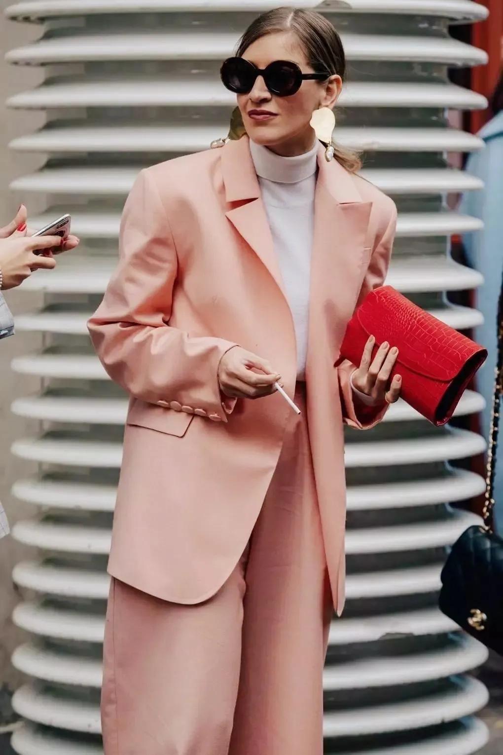 一套西装又正式又休闲,30-35岁女性春季穿搭西装