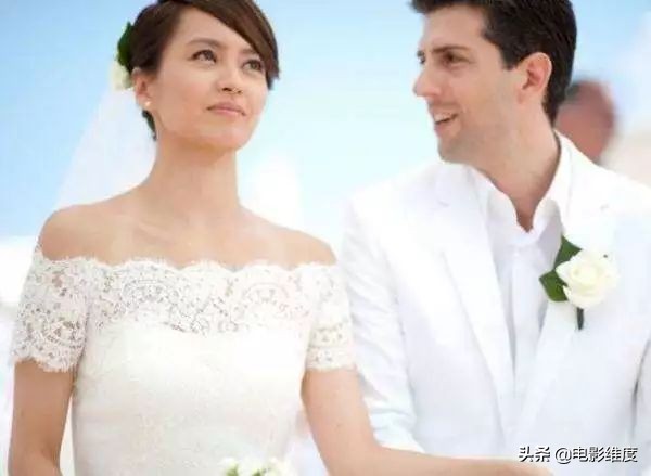 44岁梁咏琪晒和女儿照片 (梁咏琪怎样认识西班牙老公)