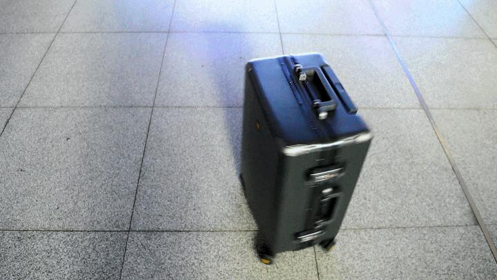 又要值乘了，放下背包拎起皮箱，地平线8号拉杆箱体验