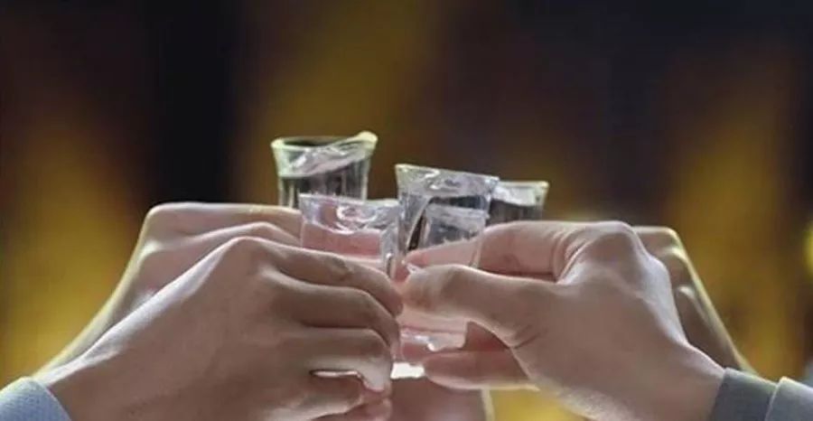 奈不何茅台老大，这两瓶酒都在争老二，找来尝尝看怎么样