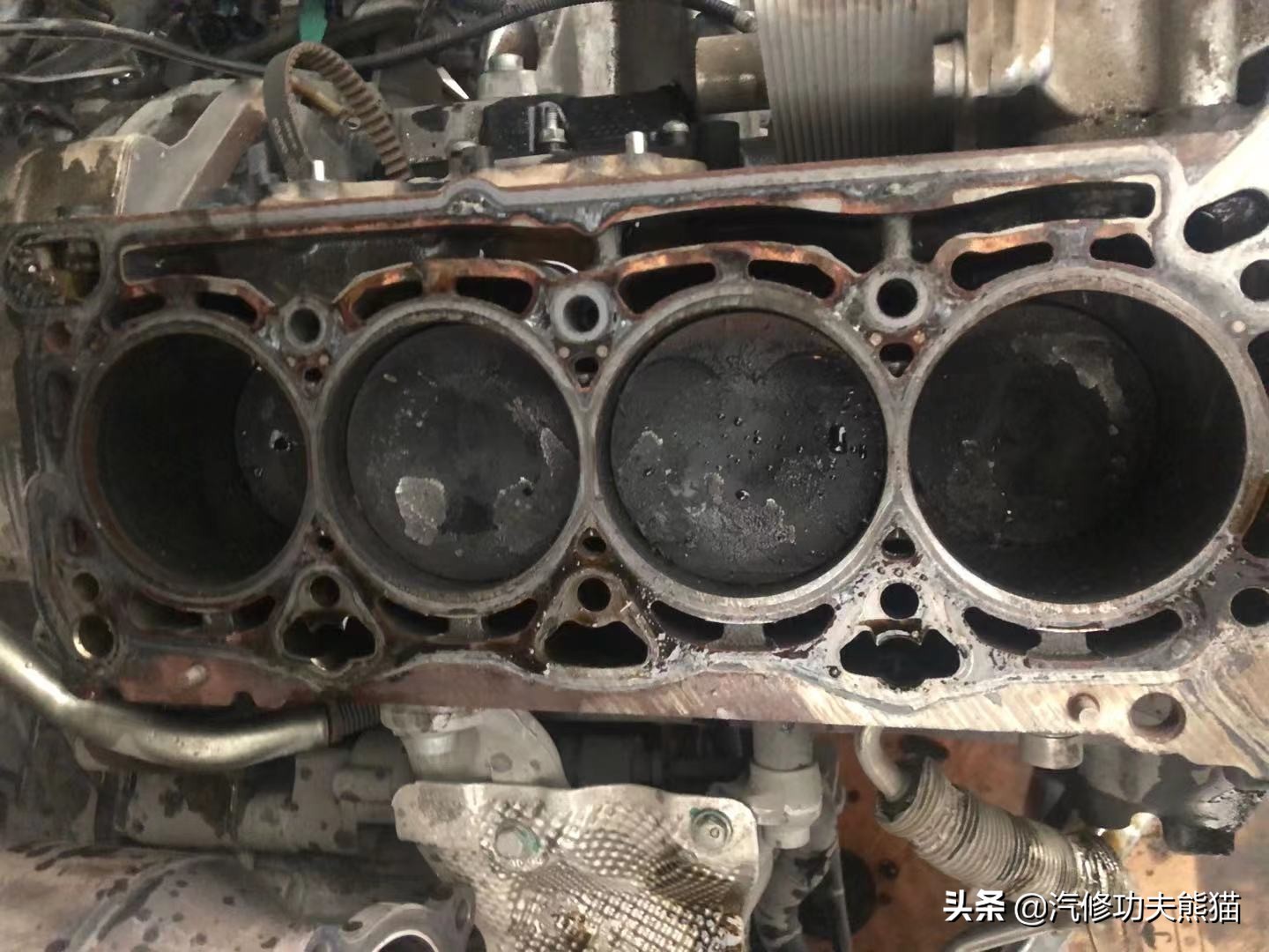 奥迪q5烧机油狂飙,奥迪q5烧机油且发动机抖动