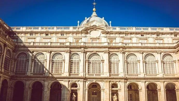 你与月薪10万的人差距只有一点,年薪10w和年薪100w的人差在哪里