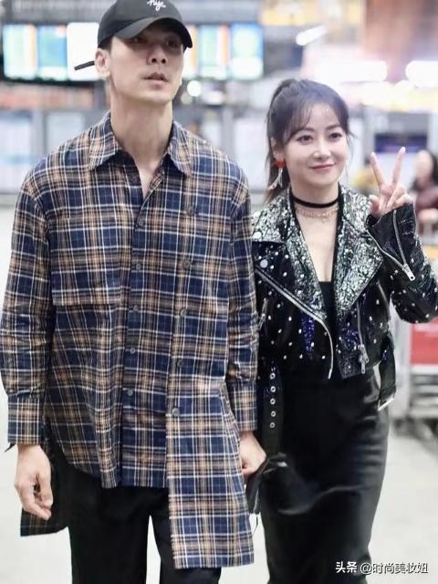 陈紫函穿黑色无袖汗衫出席活动照 (陈紫函穿金色套装红毯争艳)