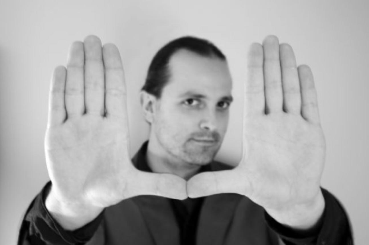 箱包业逆袭者TUMI途明，2020春夏用上的蓝带有恋人气息