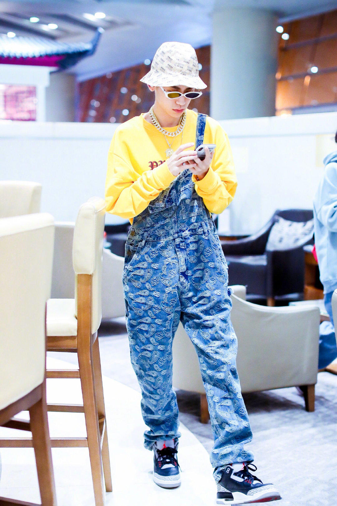 穿搭男生潮流大牌,男明星冬季最帅休闲运动穿搭