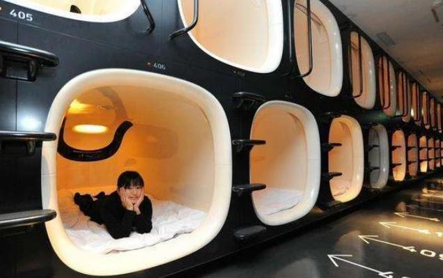 日本药丸酒店爆红，年轻人们一拥而上，晚上有动静真的方便？