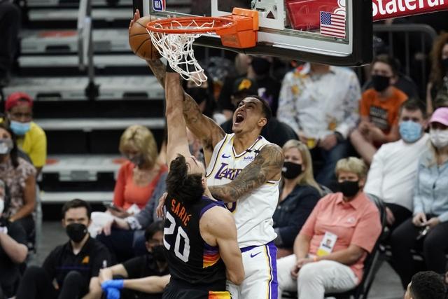 湖人2比0后詹姆斯评价库兹马,库兹马被詹姆斯抱怨